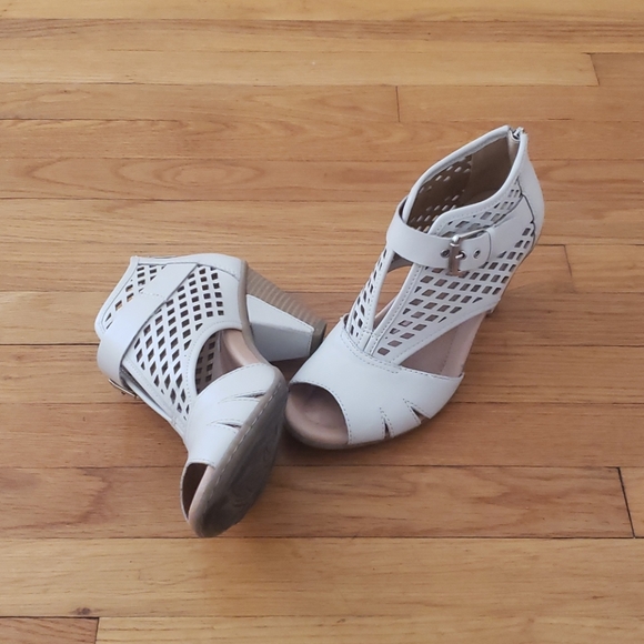 Earth off white sandals - Picture 3 of 6